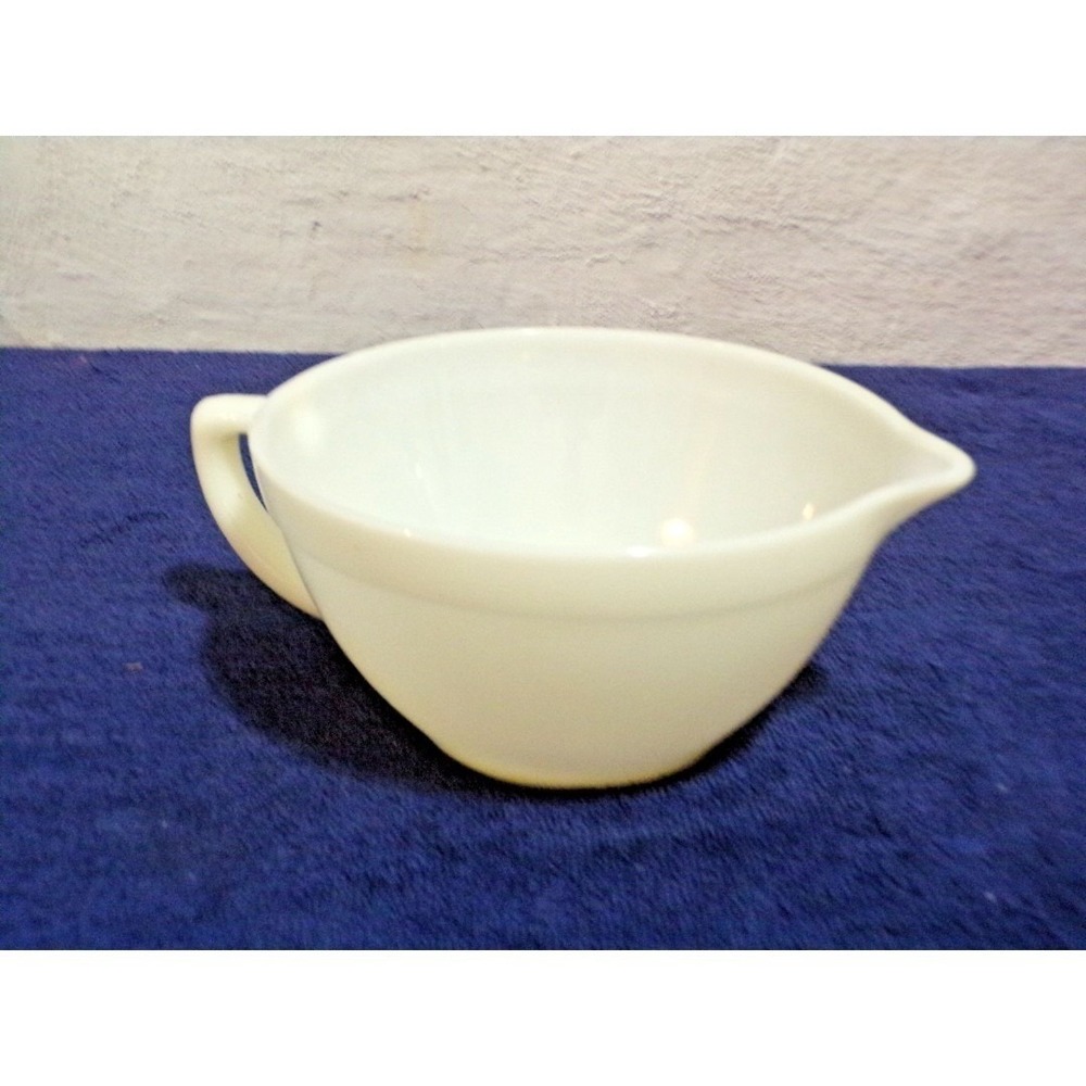 Vintage Anchor Hocking Fire King Milk Glass Handle Mixing Bowl Pour Spout USA